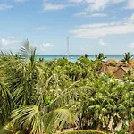 Bambu Gran Palas Hostal Party